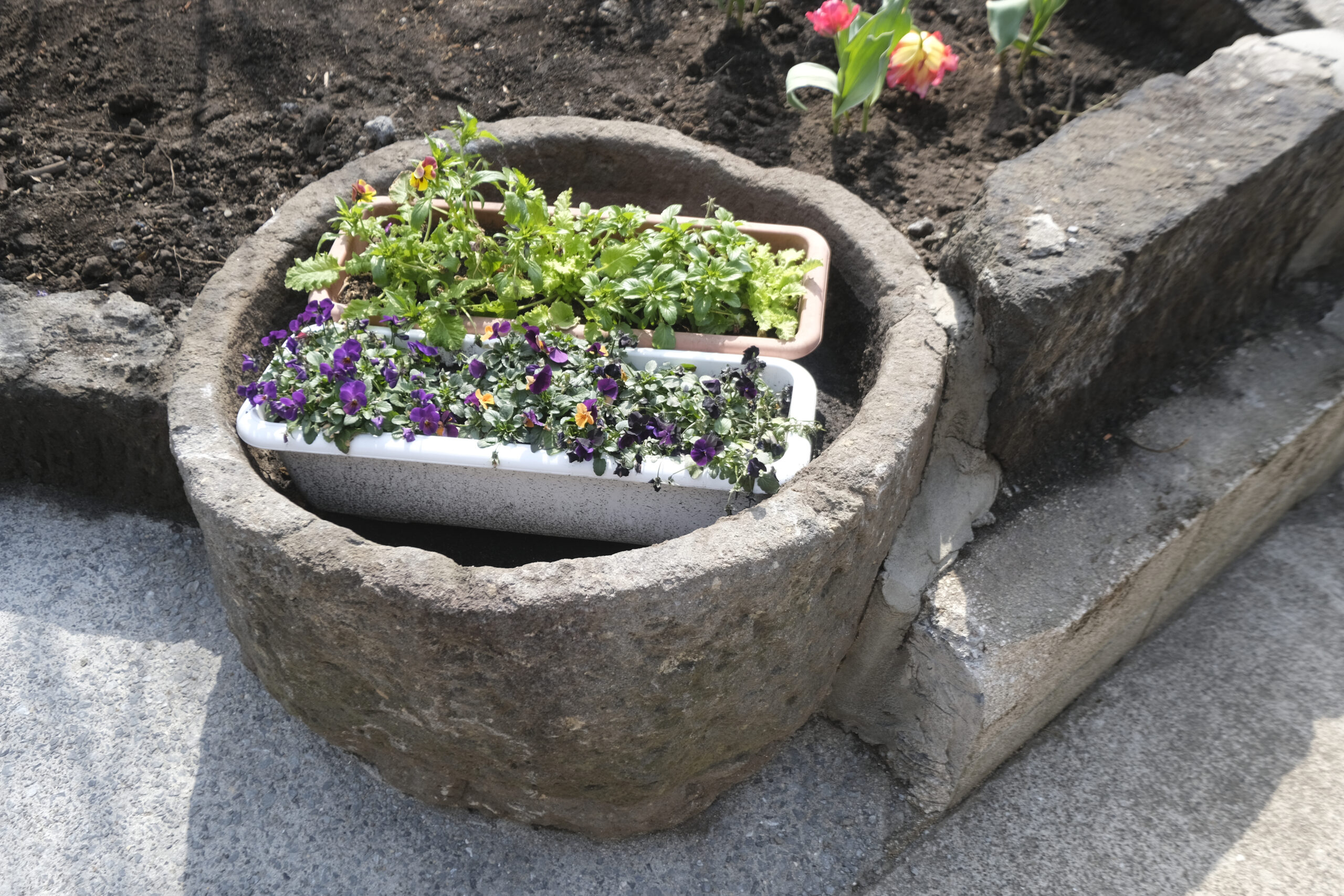 古い石材を再利用