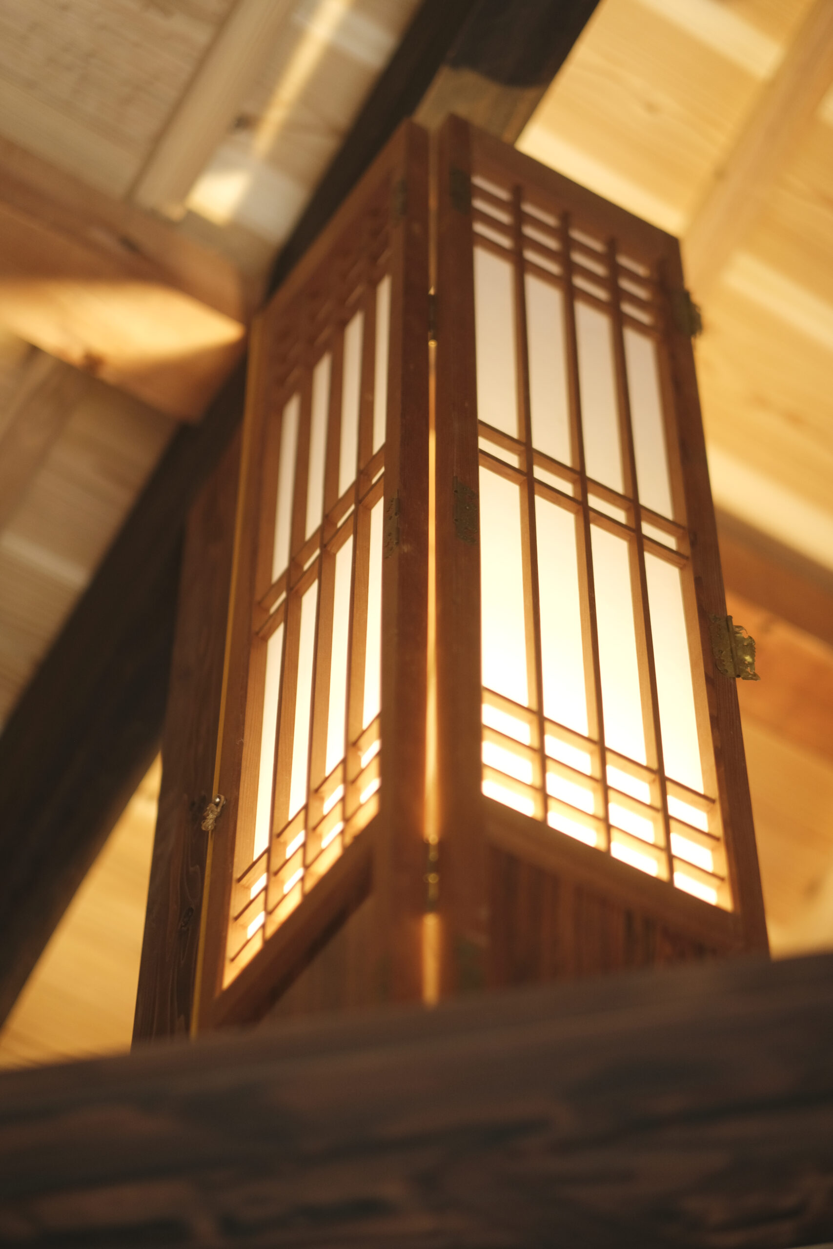 古材を生かして照明に