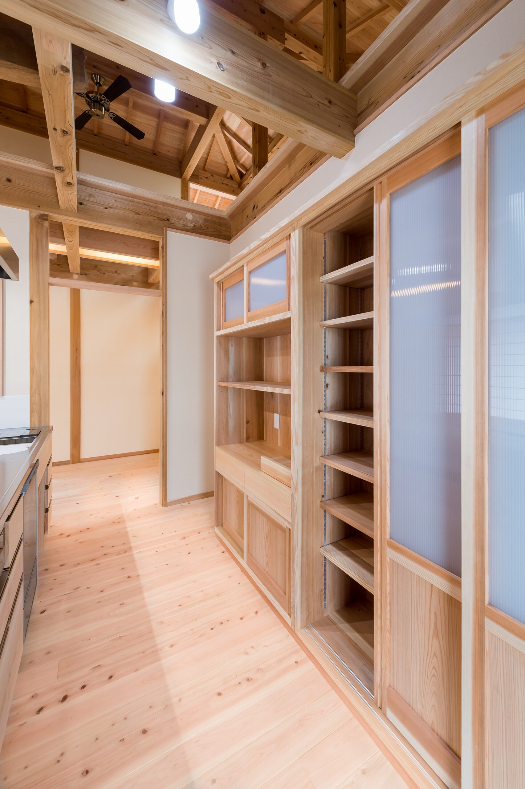 大容量のキッチン収納