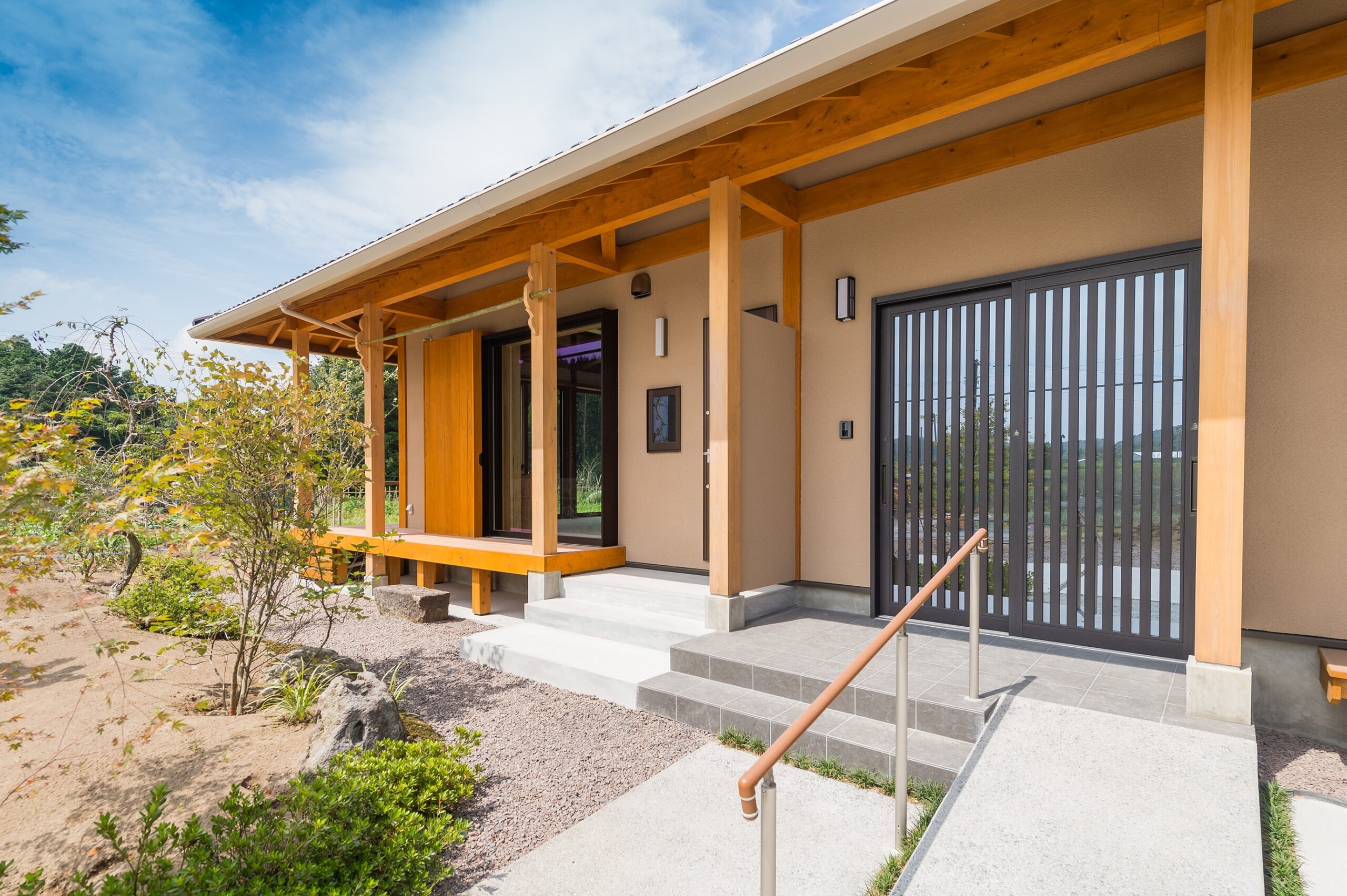 玄関アプローチ