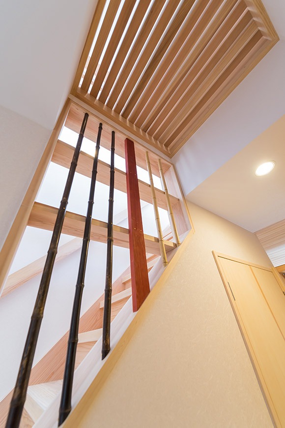 階段と彩光天井